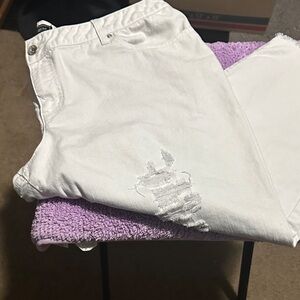 Elegant White Distressed Skinny Jeans